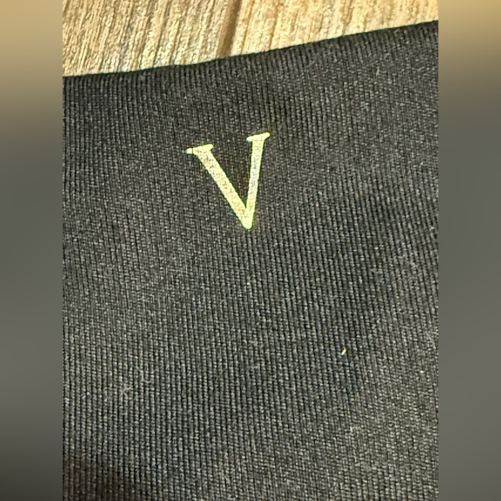 Victoria's Secret Black Activewear Leggings Size 4 Pockets High Rise Gold V Logo - Picture 6 of 8
